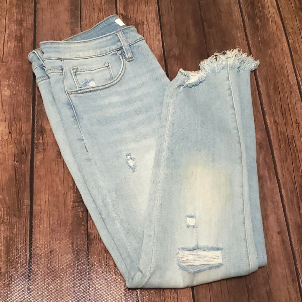 Lightwash factory distressed Petra jeans